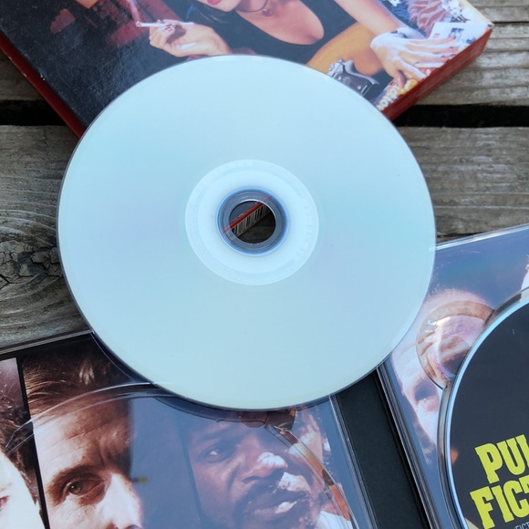 Pulp Fiction Blue-Ray and DVD - Picture 6 of 10